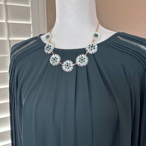 ANN TAYLOR 🖤💚 Floral Necklace - Picture 4 of 10